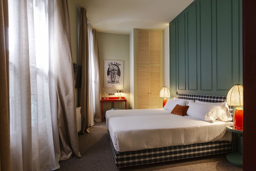 DELUXE, DOUBLE BED, BALCONY