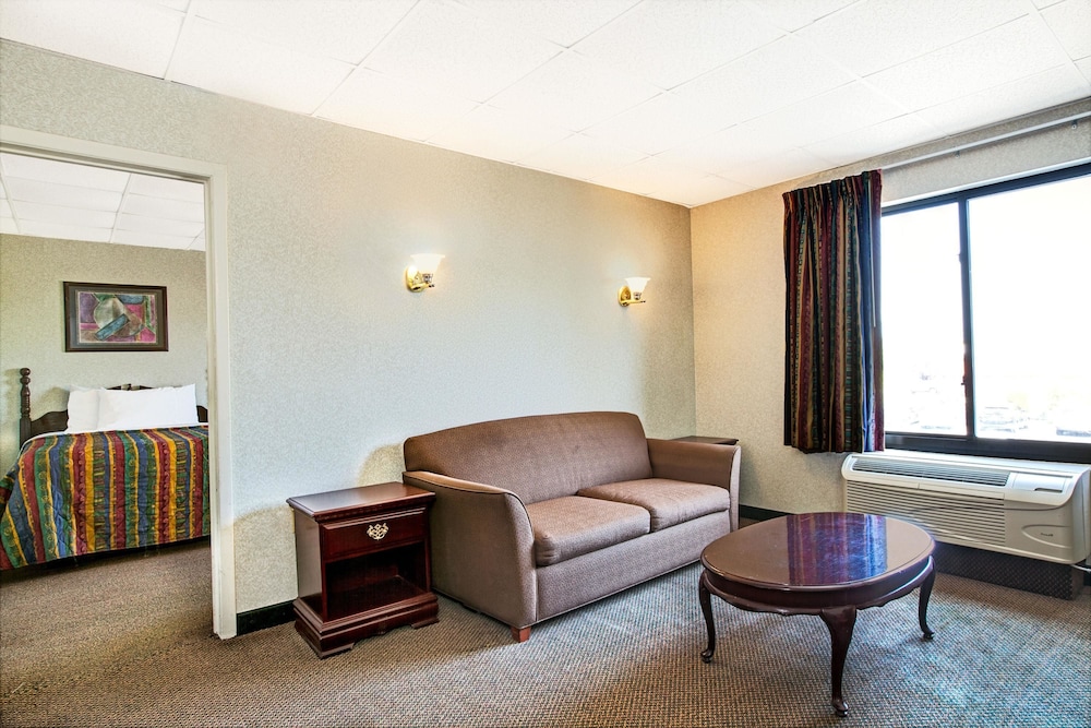 Days Inn By Wyndham Parsippany 17/23