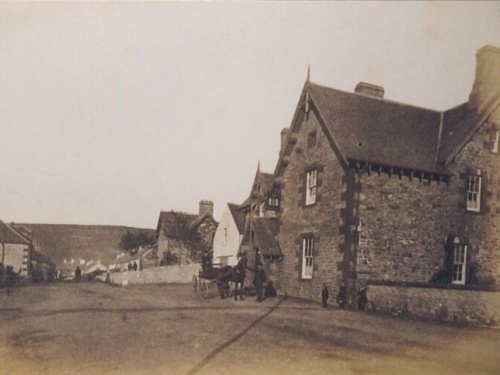 The Hopetoun Arms Hotel 26/32