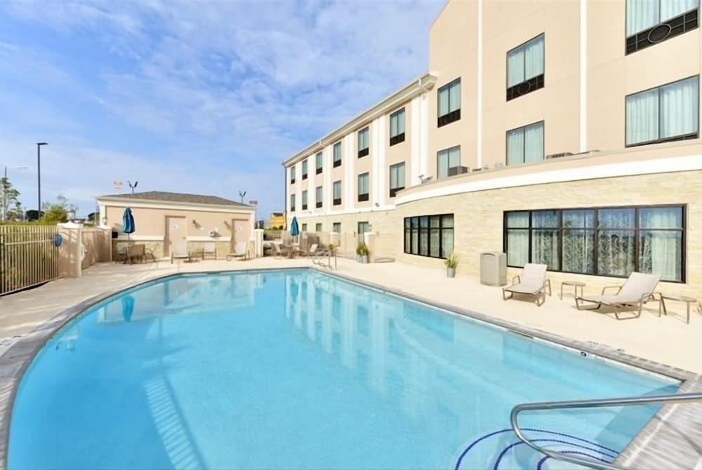 Holiday Inn Express Hotel Suites Schulenburg 7/71