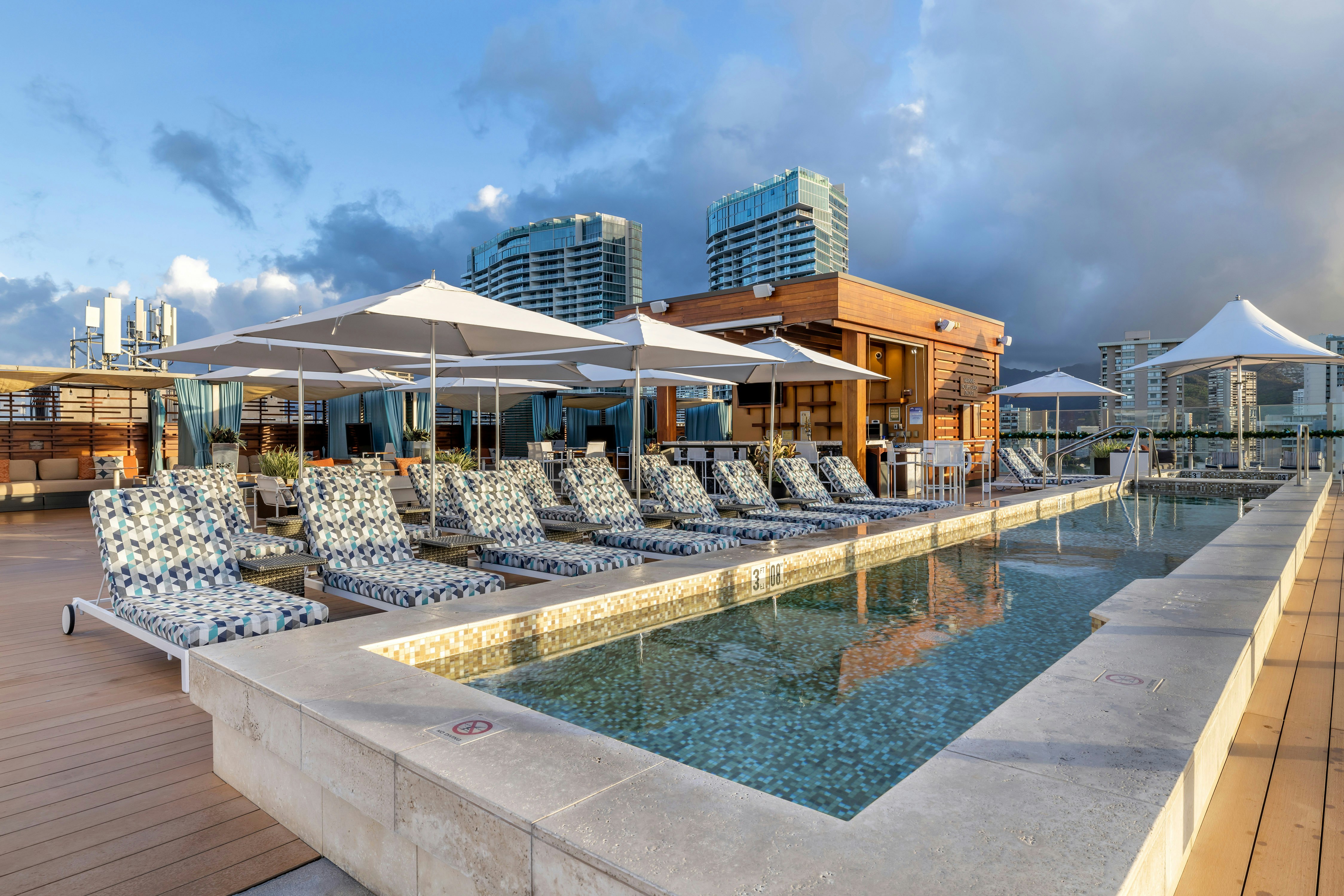Hokulani Waikiki By Hilton Grand Vacations 34/68