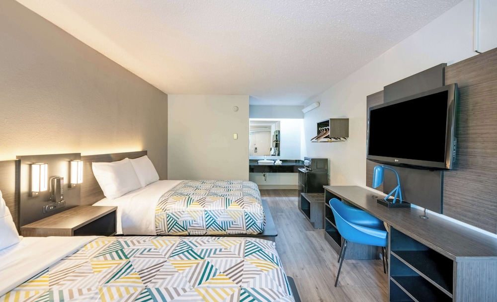 غرفة قياسية بسريرين مزدوجين لذوي الإعاقة، Motel6 Charlotte, NC - Coliseum 2/6