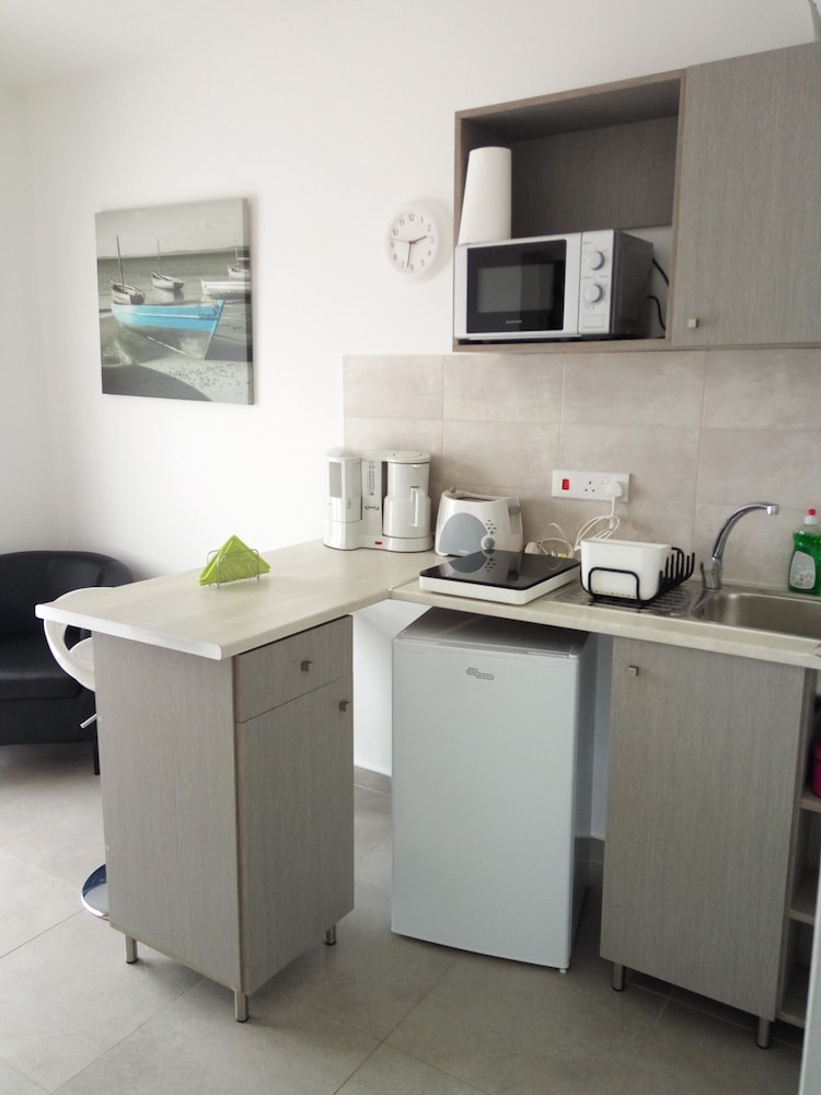 Elenapa Holiday Apartments 16/25