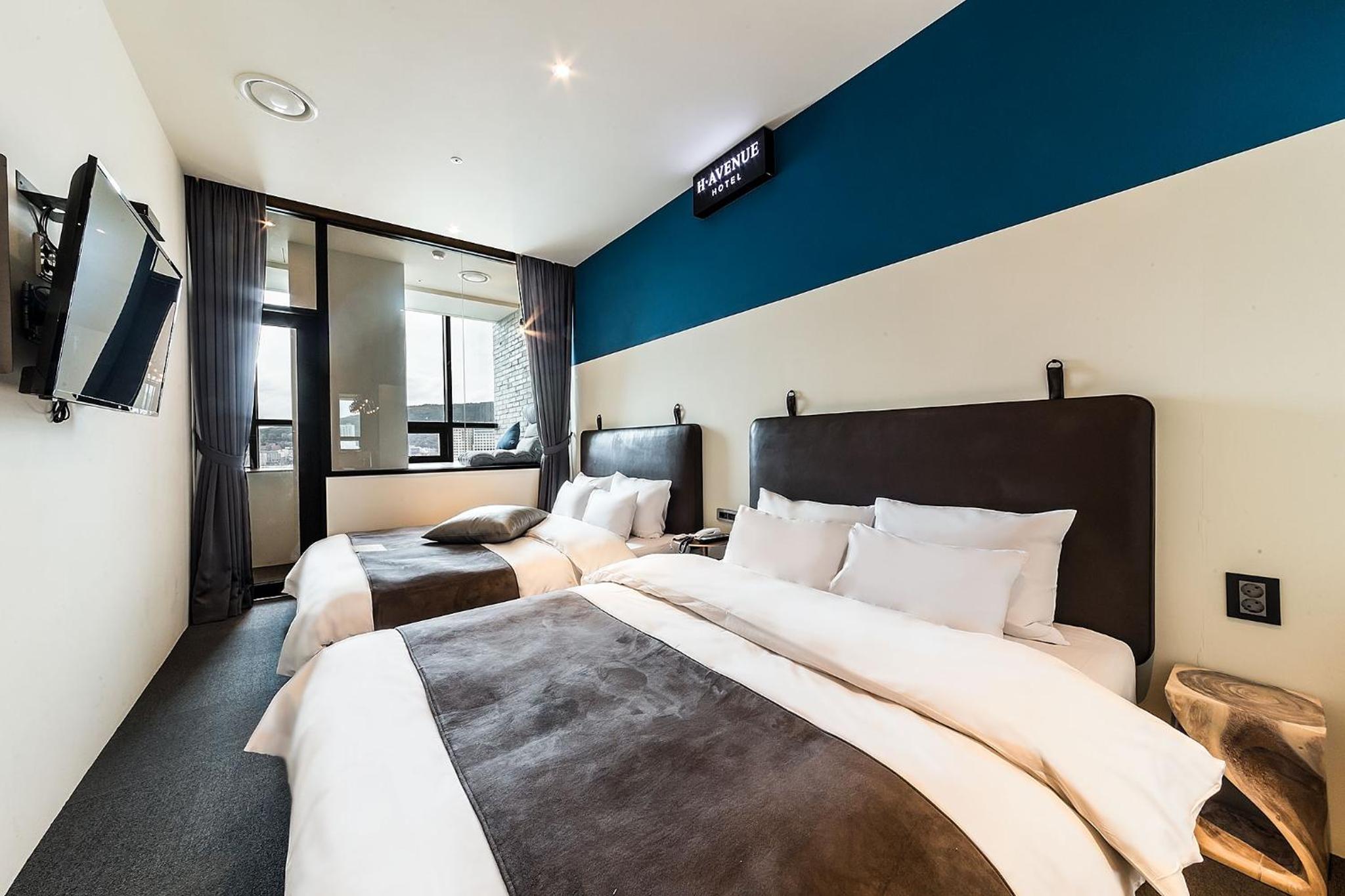 Room, Double or Twin Bed, Lateral Side Sea View، H Avenue 2/10