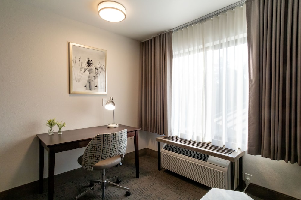 Oxford Suites Portland - Jantzen Beach 42/53