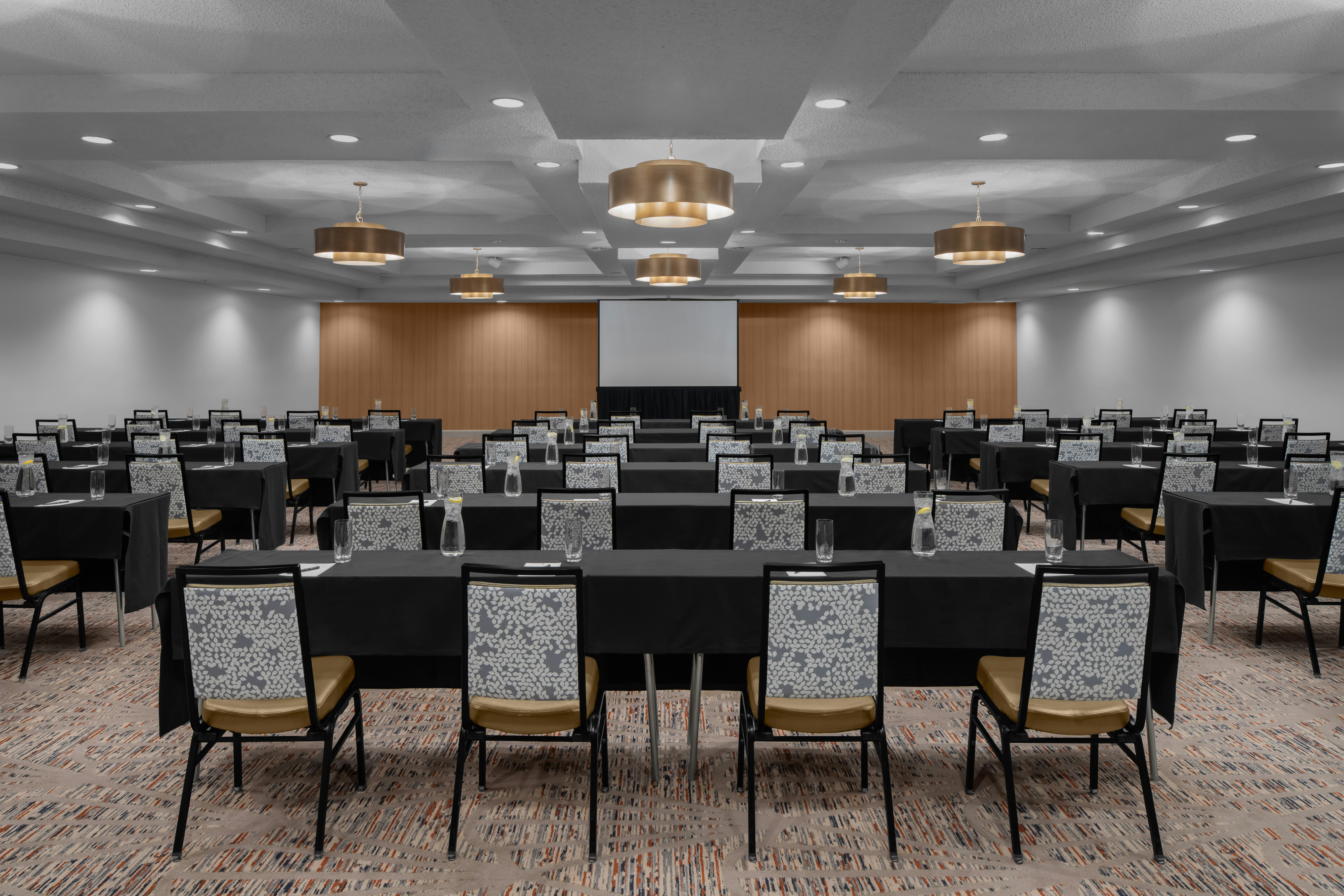 Embassy Suites by Hilton Phoenix Biltmore 33/45