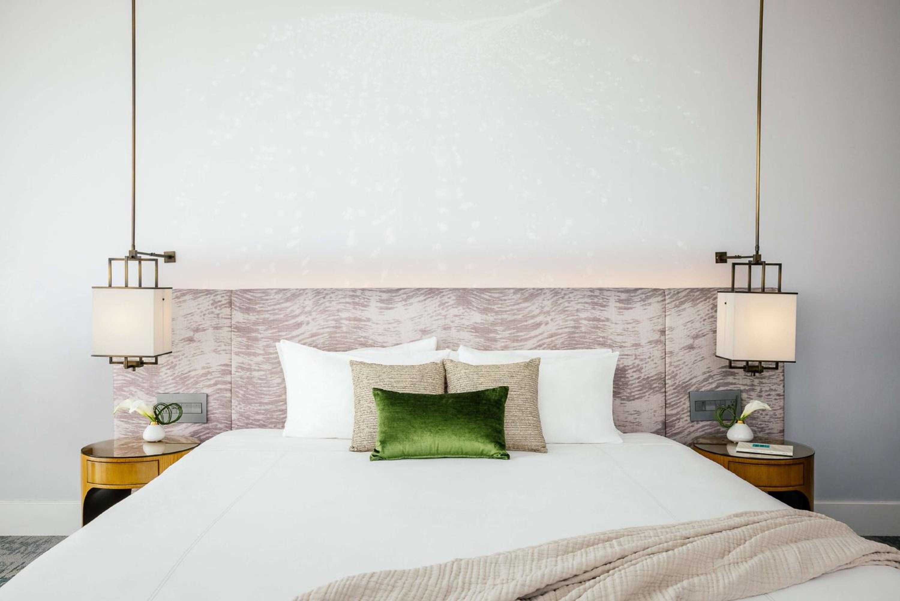 Platinum, Studio, Suite, King Bed, City View