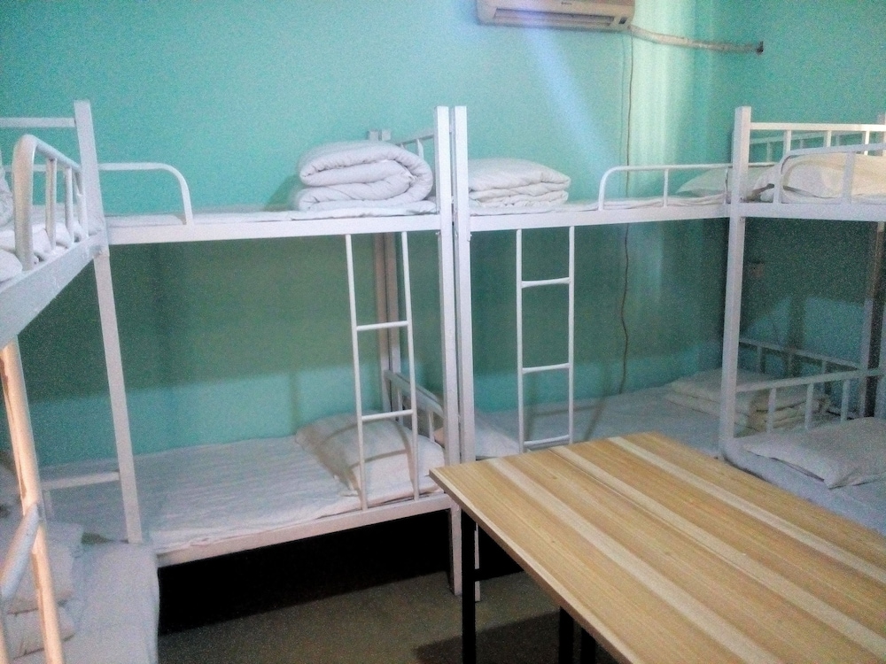 25 Four Seasons Youth Hostel 14/29