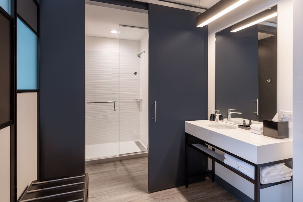 Aloft Austin South 25/28
