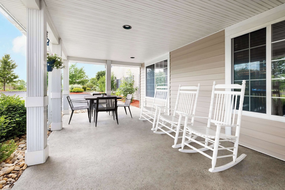 Country Inn and Suites by Radisson Big Flats (Elmira) NY 22/38