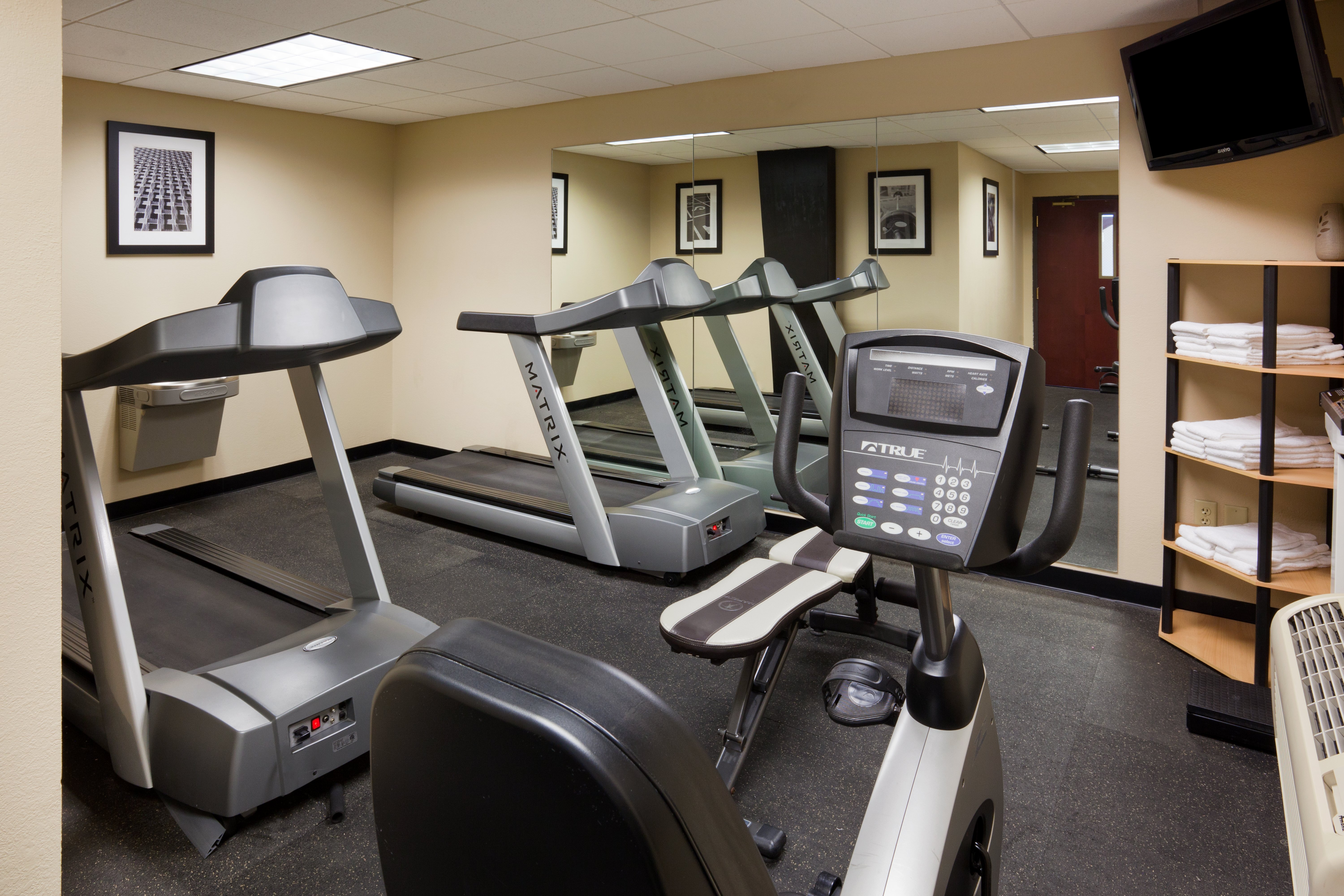 Holiday Inn Express Hotel Suites Aberdeen 43/61