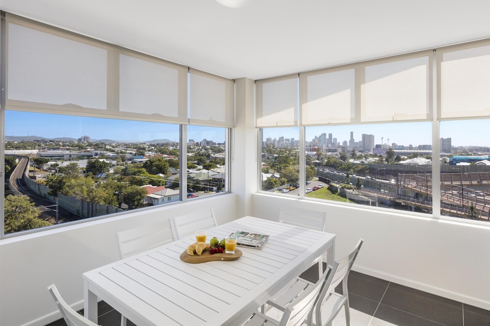 Oaks Brisbane Woolloongabba Suites 49/73
