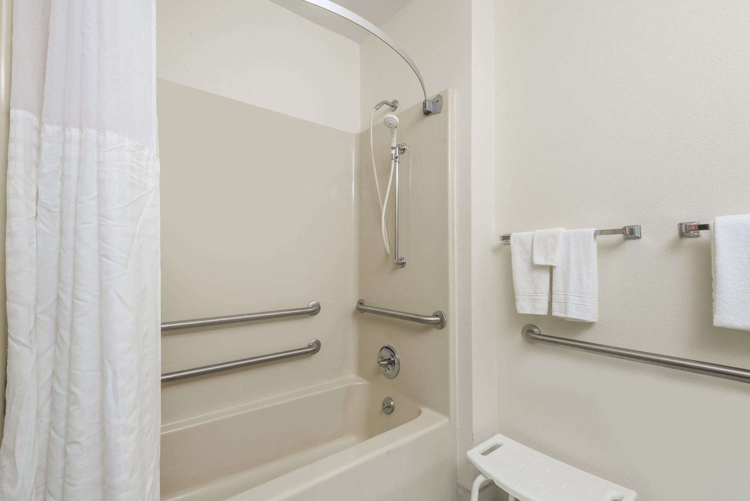 Days Inn by Wyndham Ashland KY 8/8