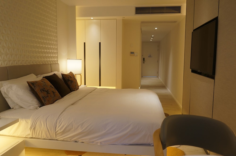 The Pier Hotel 6/69