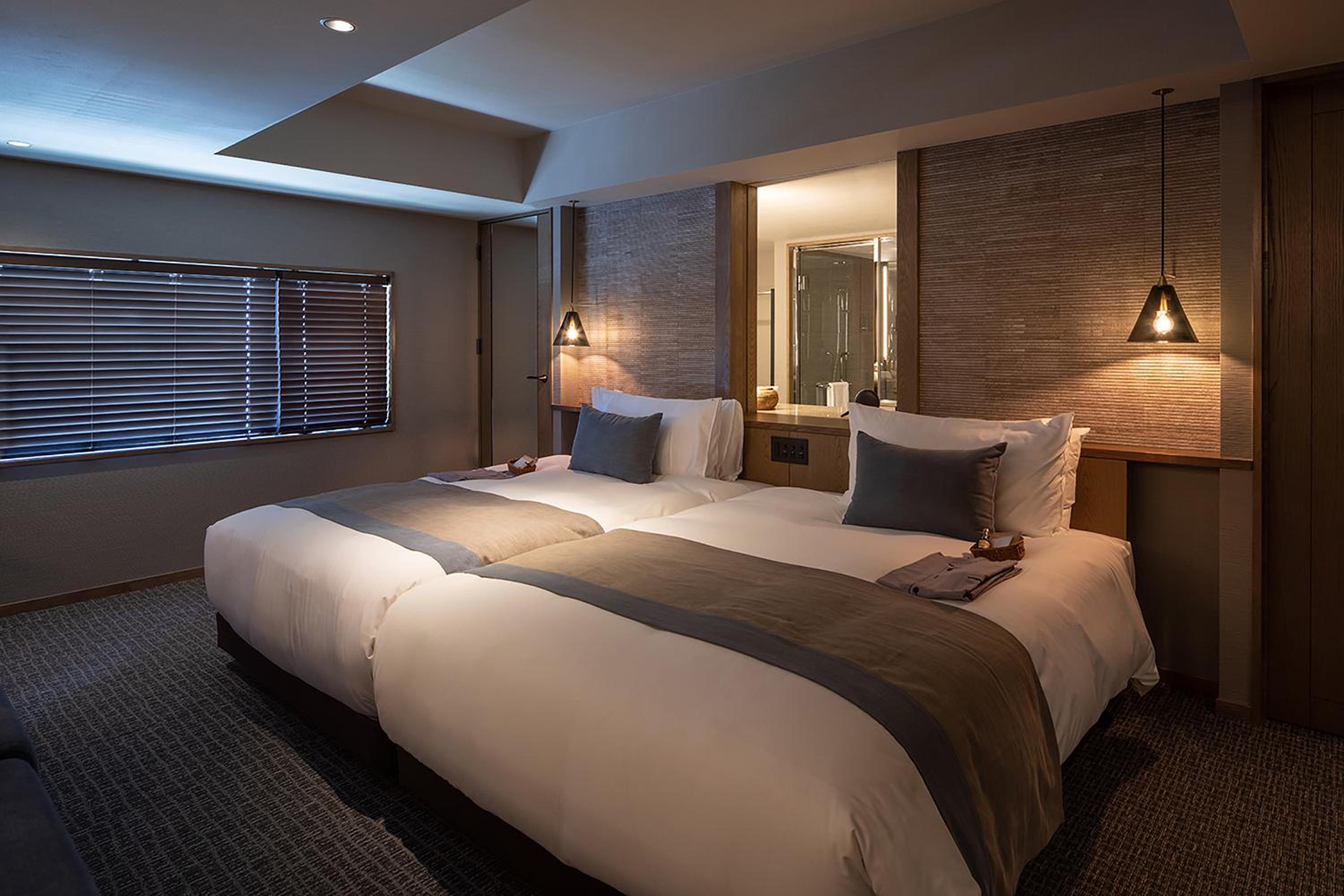 Premier, Suite, Lounge Access