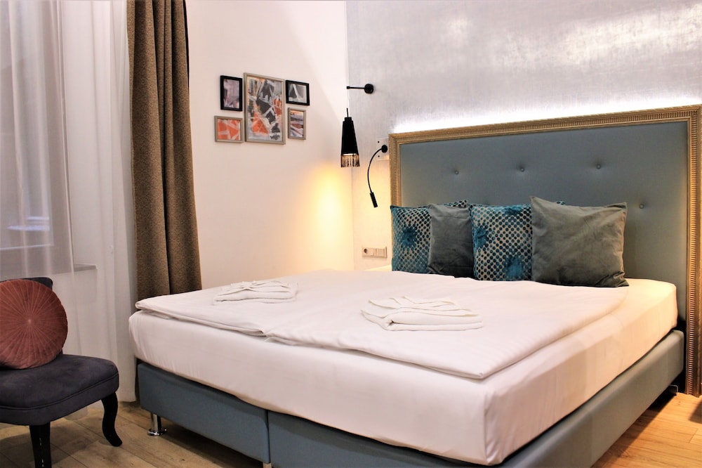 COMFORT, DOUBLE BED