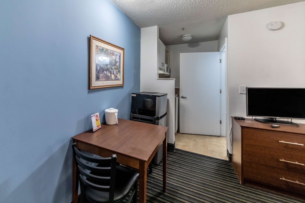 Studio 6 Extended Stay - Greensboro, NC - I-40 39/48