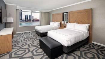 Luxury, 2 Beds, River View, Sofa, Forum Tower