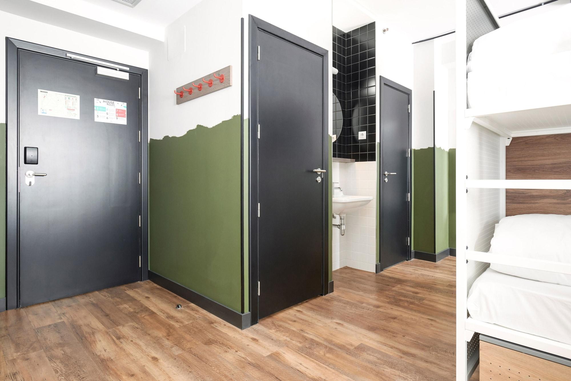 Private, 8 Beds