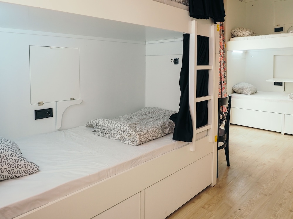 Mixed Dorm, 6 Beds, 3 Bunk Beds