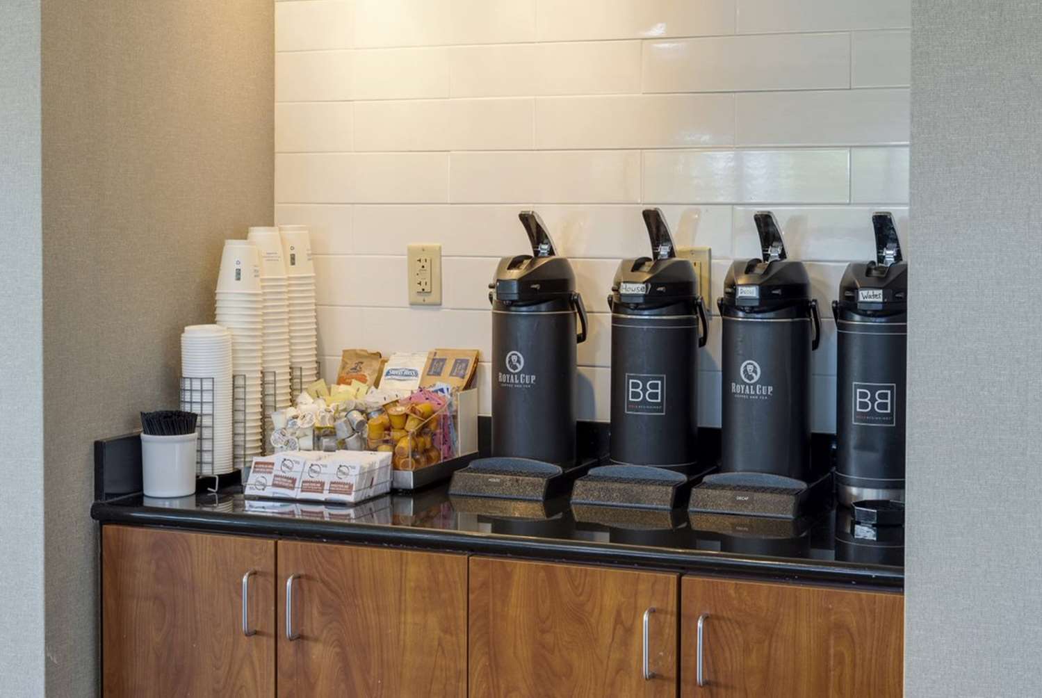 La Quinta Inn and Suites by Wyndham Edmond 8/29