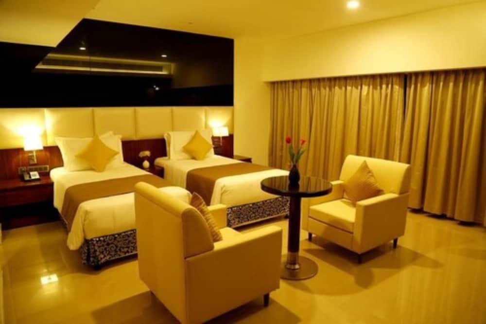 THE RAVIZ CALICUT 10/47