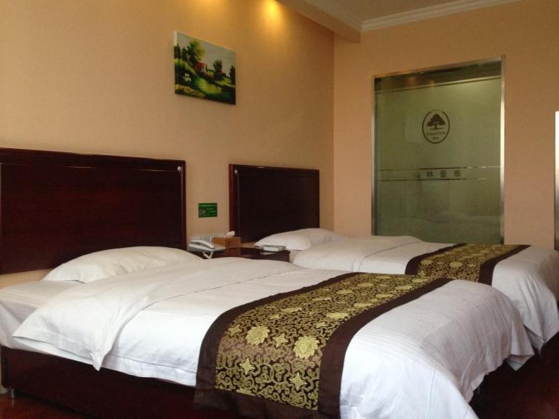GreenTree Inn ZhenJiang Jurong New Bus Station Express Hotel 24/43