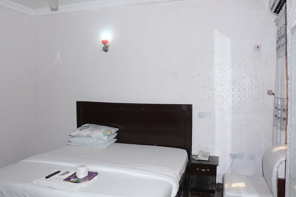 Grand Decent Hotel And Suites 10/14