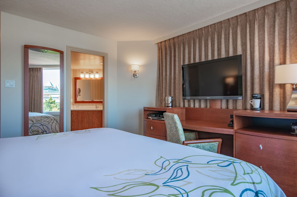 Victoria Regent Waterfront Hotel & Suites 24/86