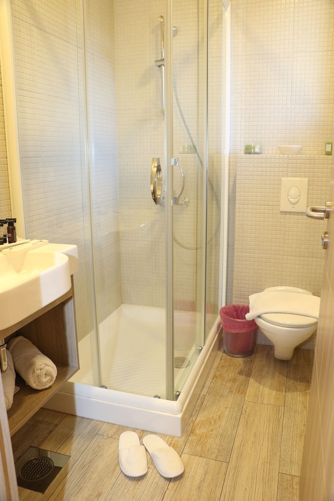 HOtello Guest Suites 28/28