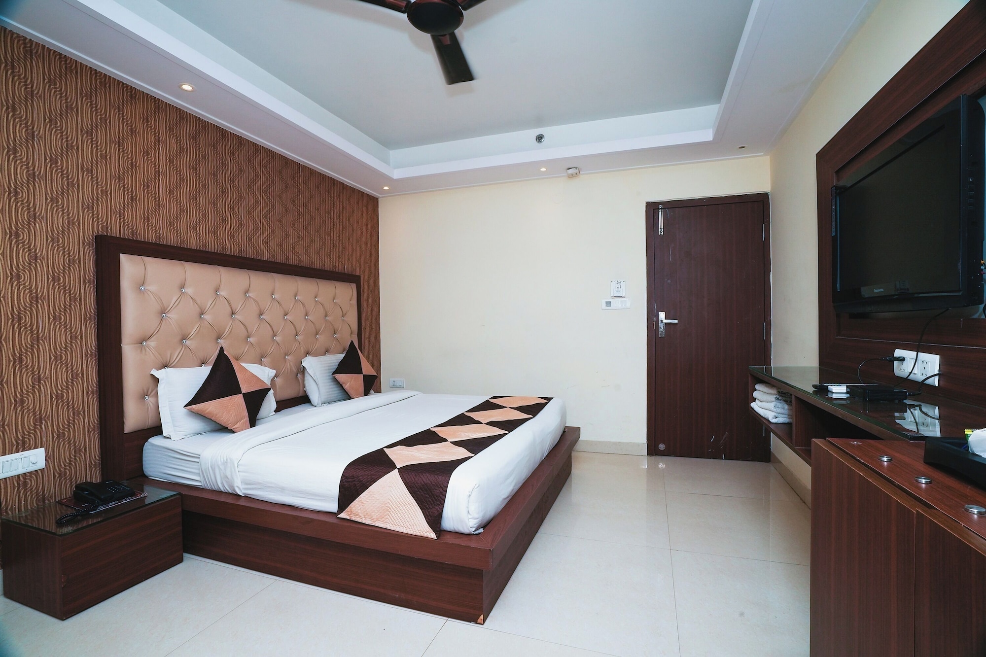 Super, Deluxe, Double Bed