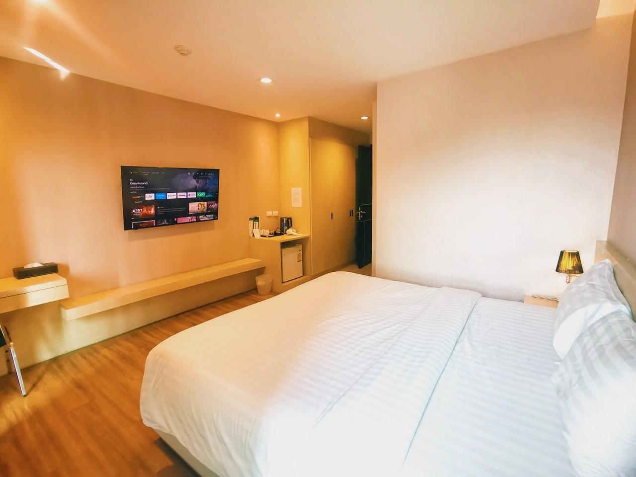 L Hotel 24/58