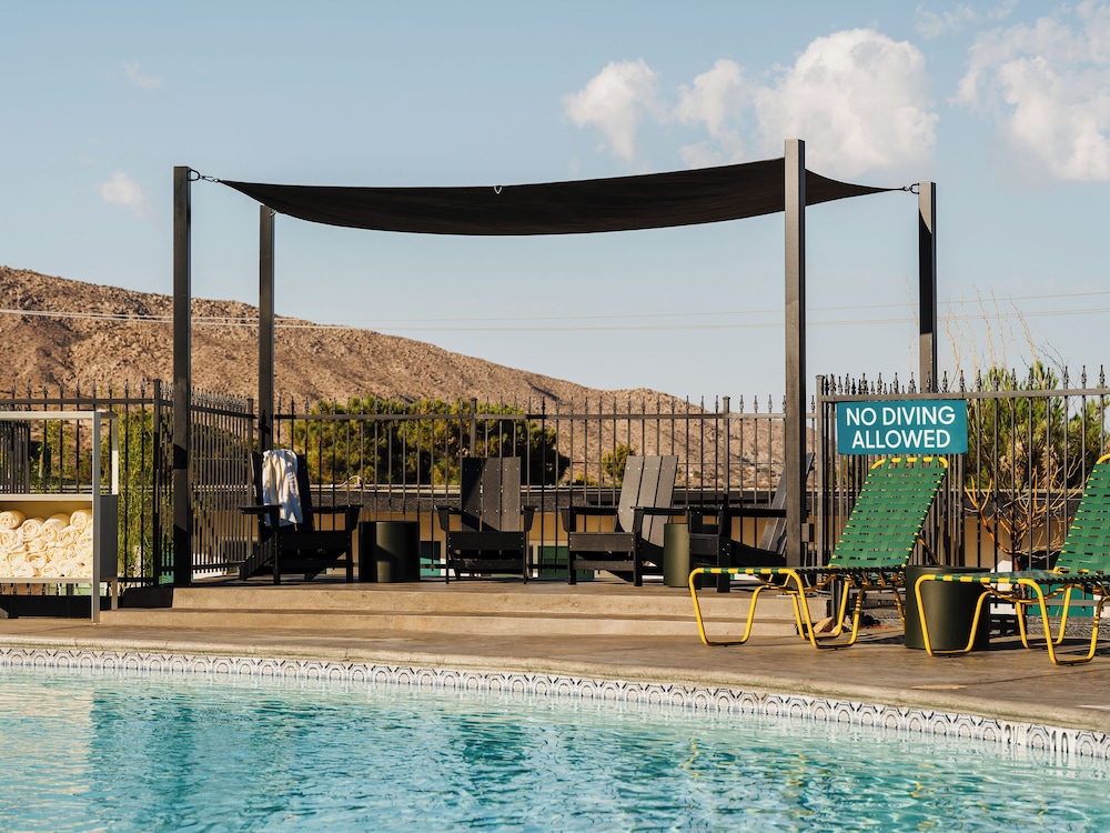 Yucca Valley/Joshua Tree Hotel secondary