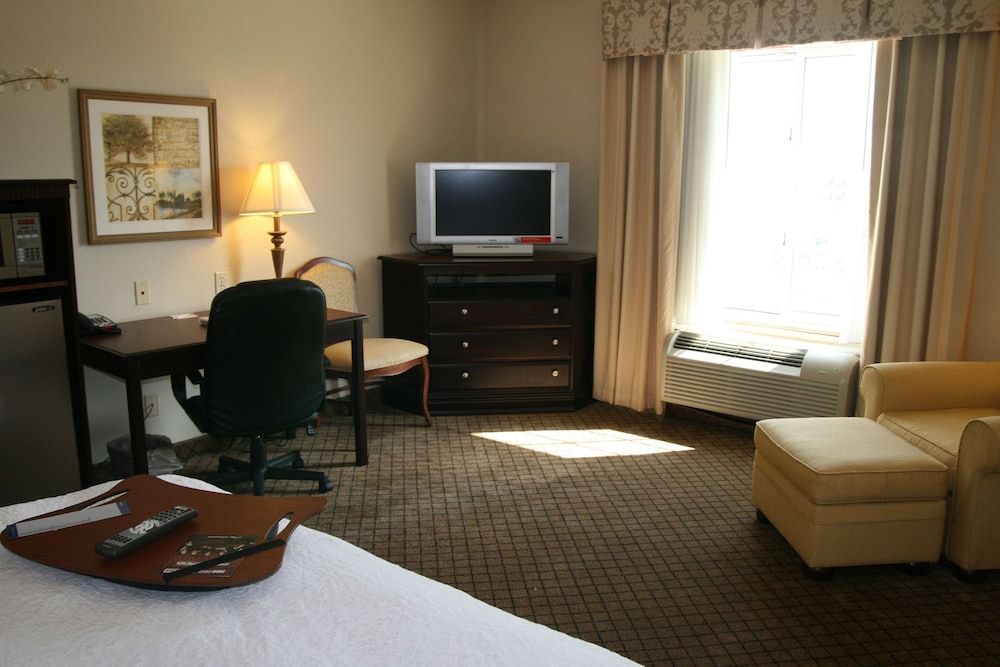 Hampton Inn Suites Galveston 37/68