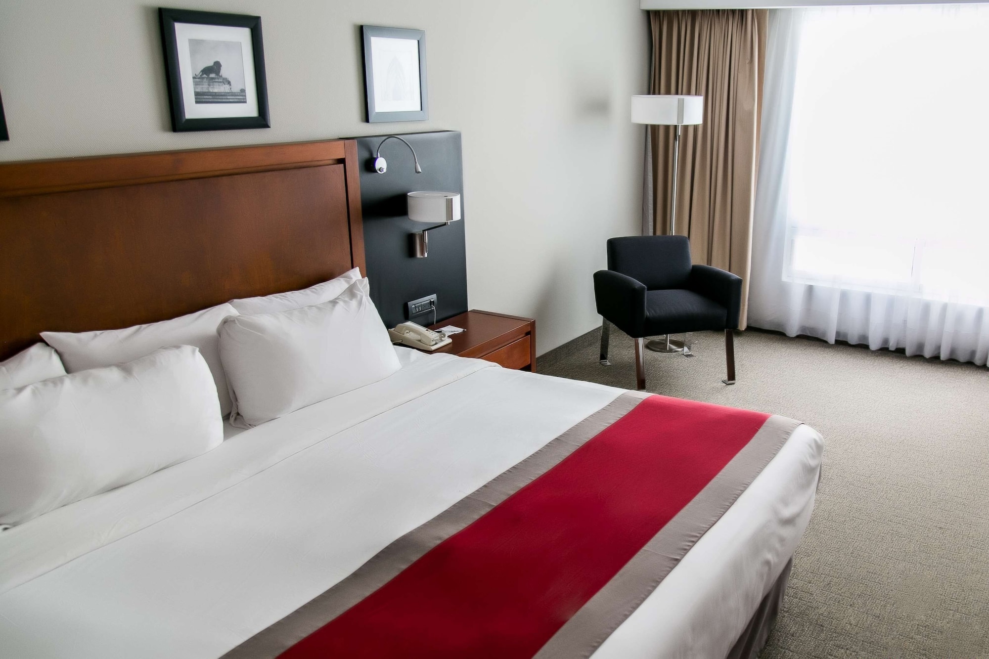 غرفة بزنس بسرير كينج، Sheraton Leon 2/4