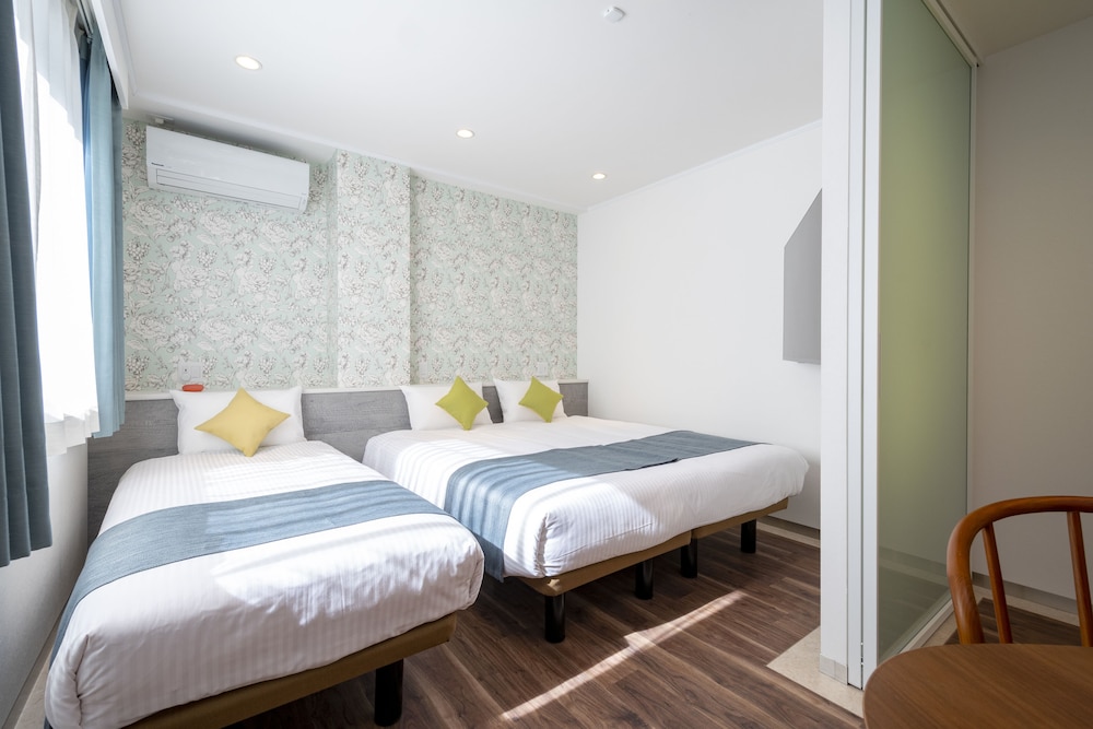 ROOM, TRIPLE, GARDEN VIEW
