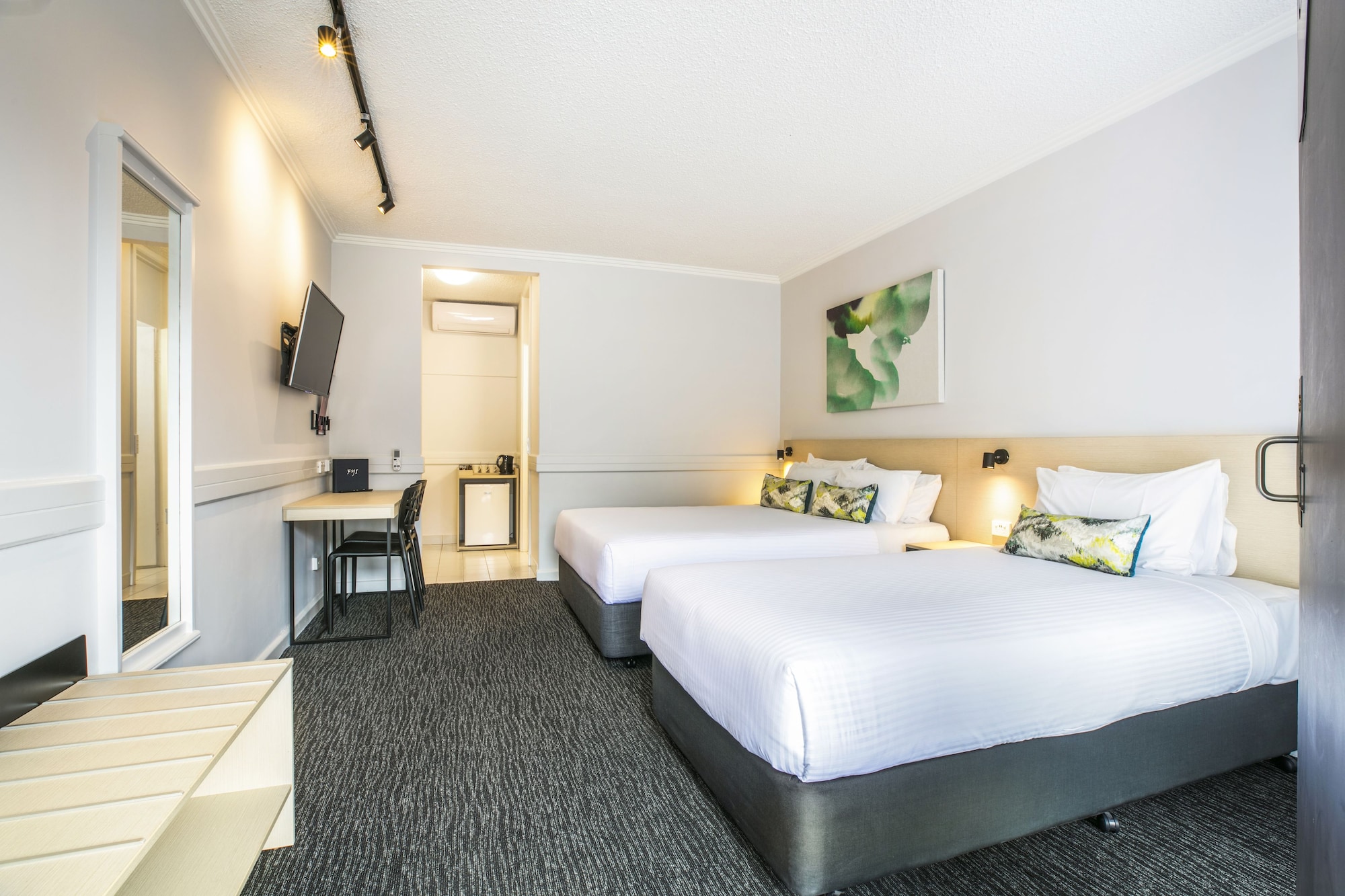 STUDIO, QUEEN BED, WITH EXTRA BED