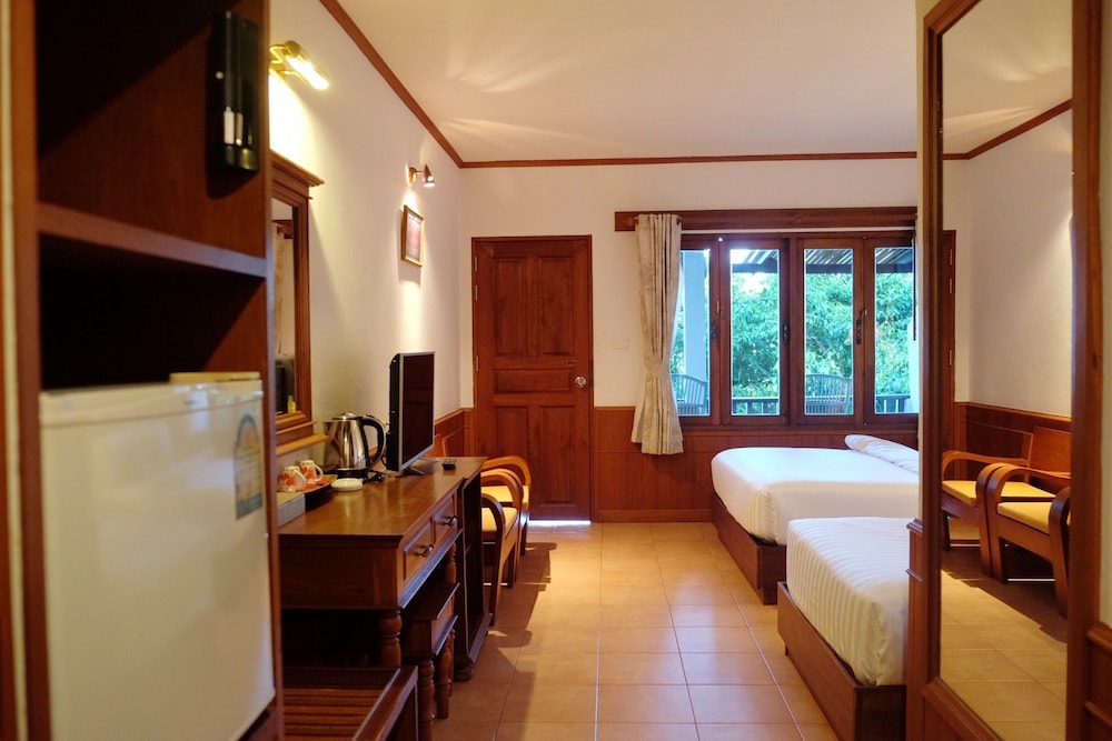 Coral Cliff Beach Resort 40/70