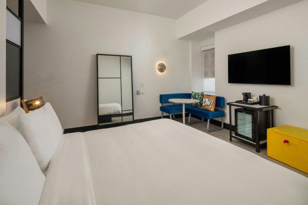 Aloft, Guest Room, King Bed