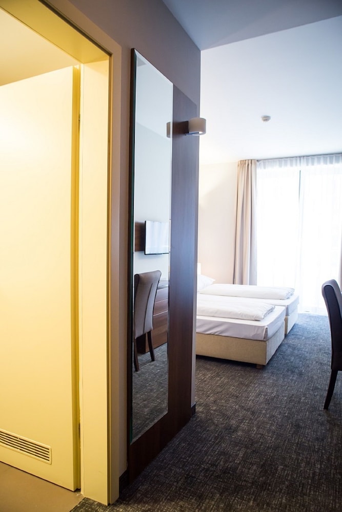 Slisko Hotel 17/66