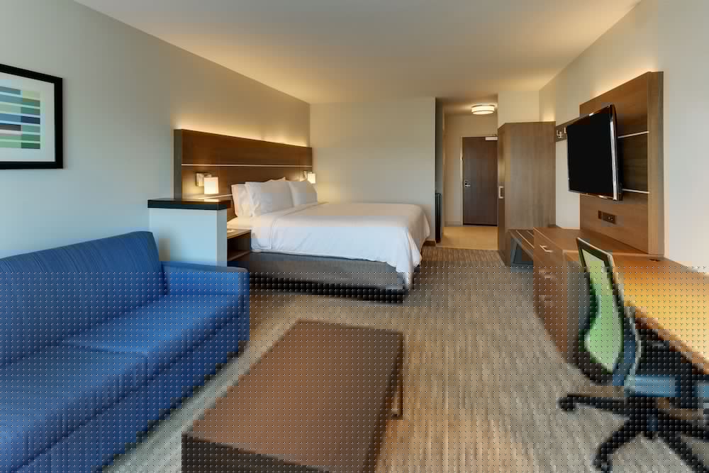 Holiday Inn Express and Suites Roanoke Civic Center 18/34