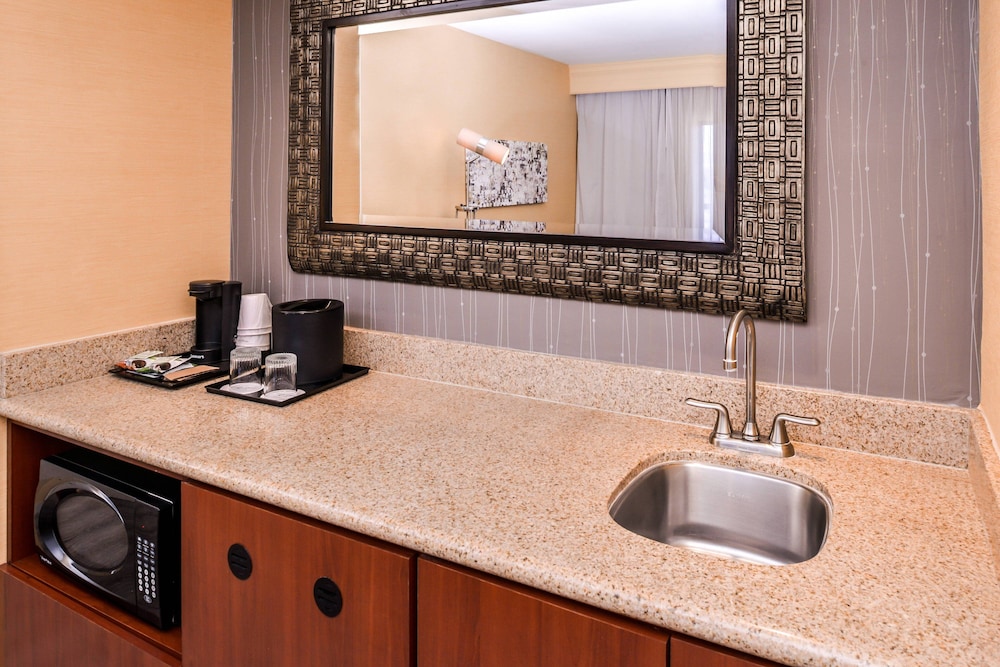 Courtyard Marriott Victorville 50/52