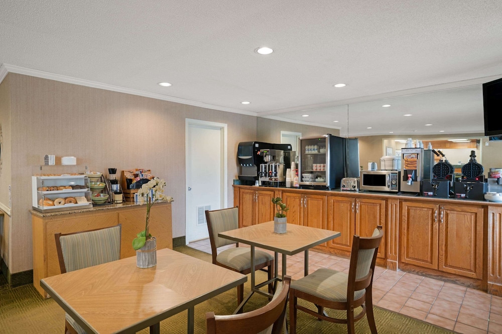 Hawthorn Extended Stay by Wyndham Jackson 46/57