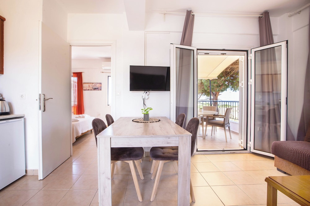 Romanos Beach Villas 19/49