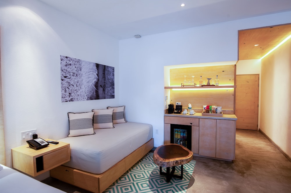 Bahia Hotel and Beach House 32/76