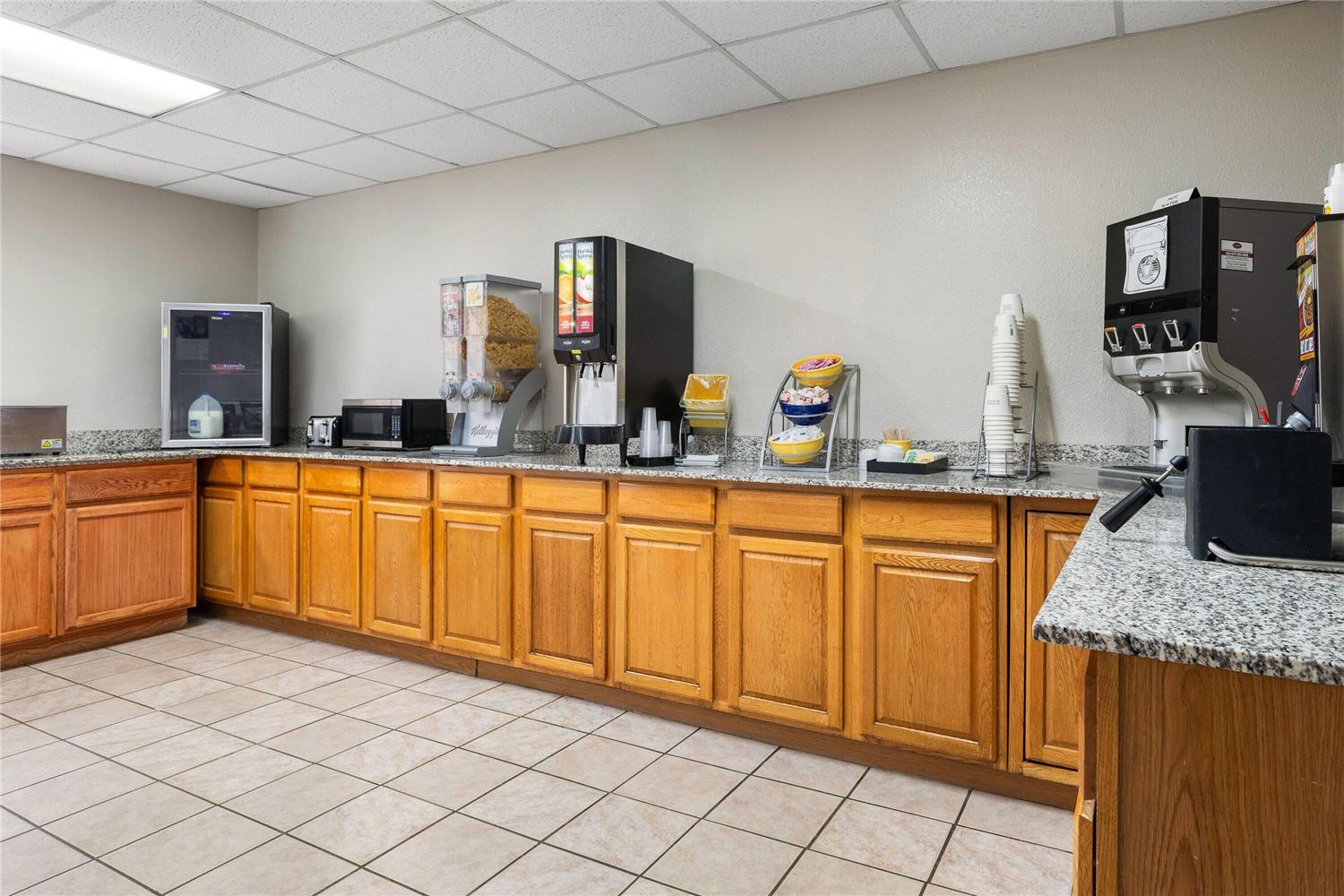 Days Inn by Wyndham Madisonville 5/17