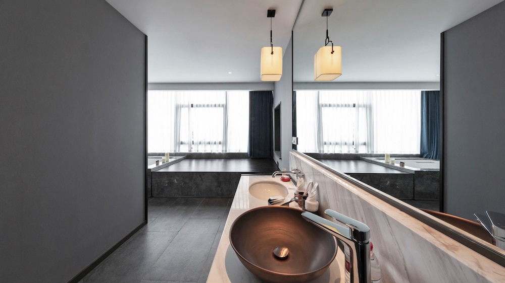 Lucid Xixi Hotel 56/57