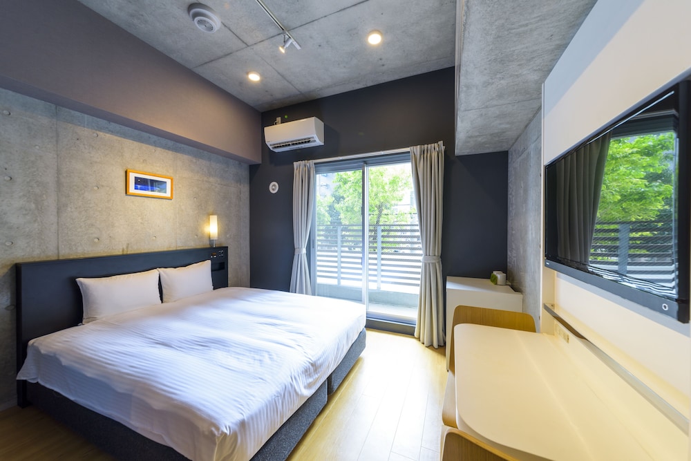 Relax, Queen Bed, New Building