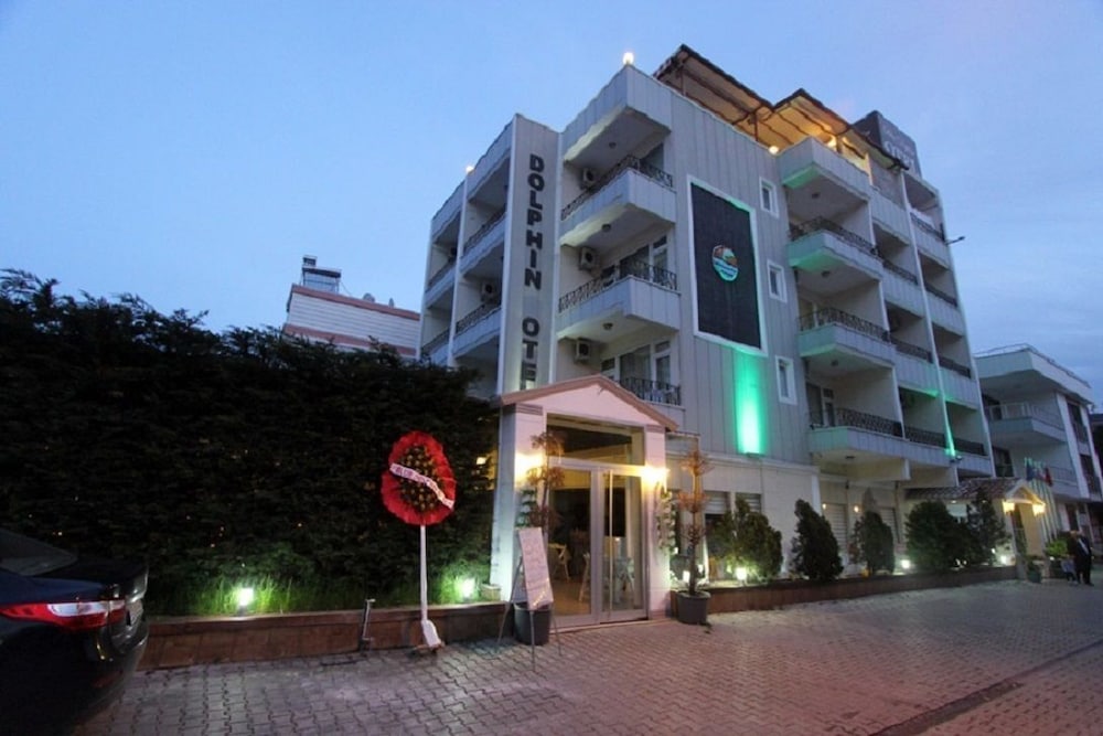 Blue Dolphin Hotel 35/39