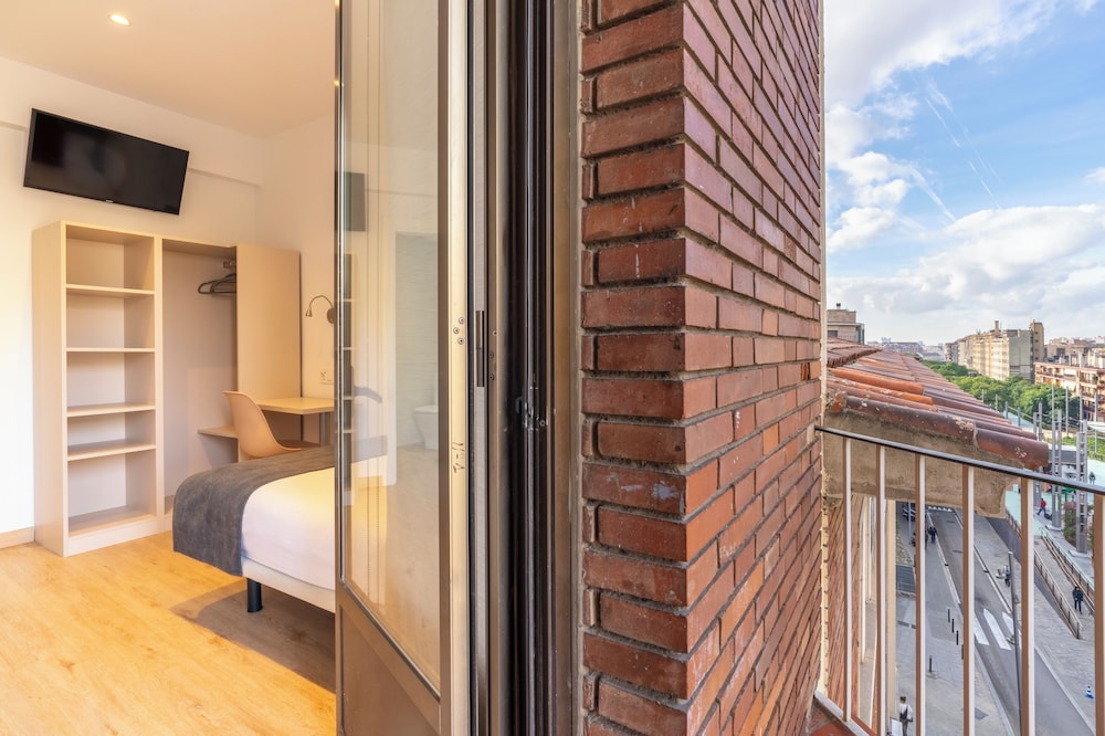 Hostal Sans 8/50
